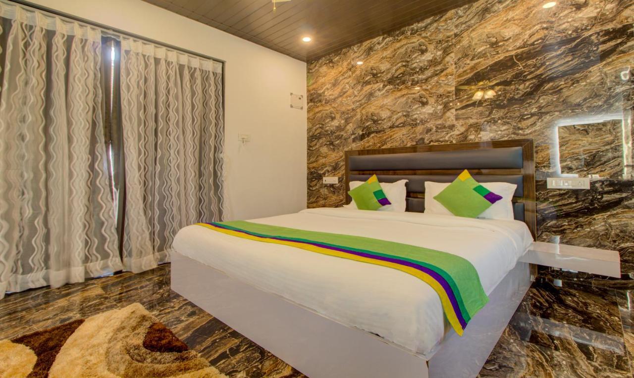 Treebo Code Red Hotel มอร์จิม ภายนอก รูปภาพ