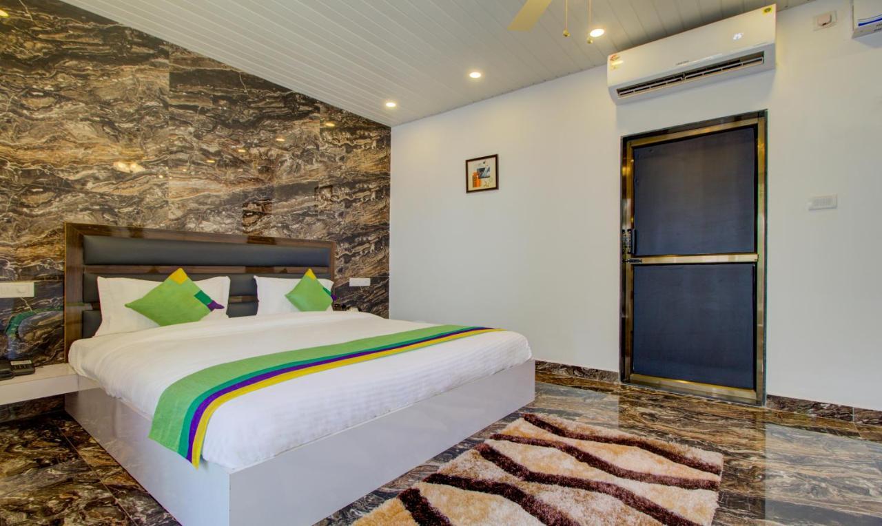 Treebo Code Red Hotel มอร์จิม ภายนอก รูปภาพ