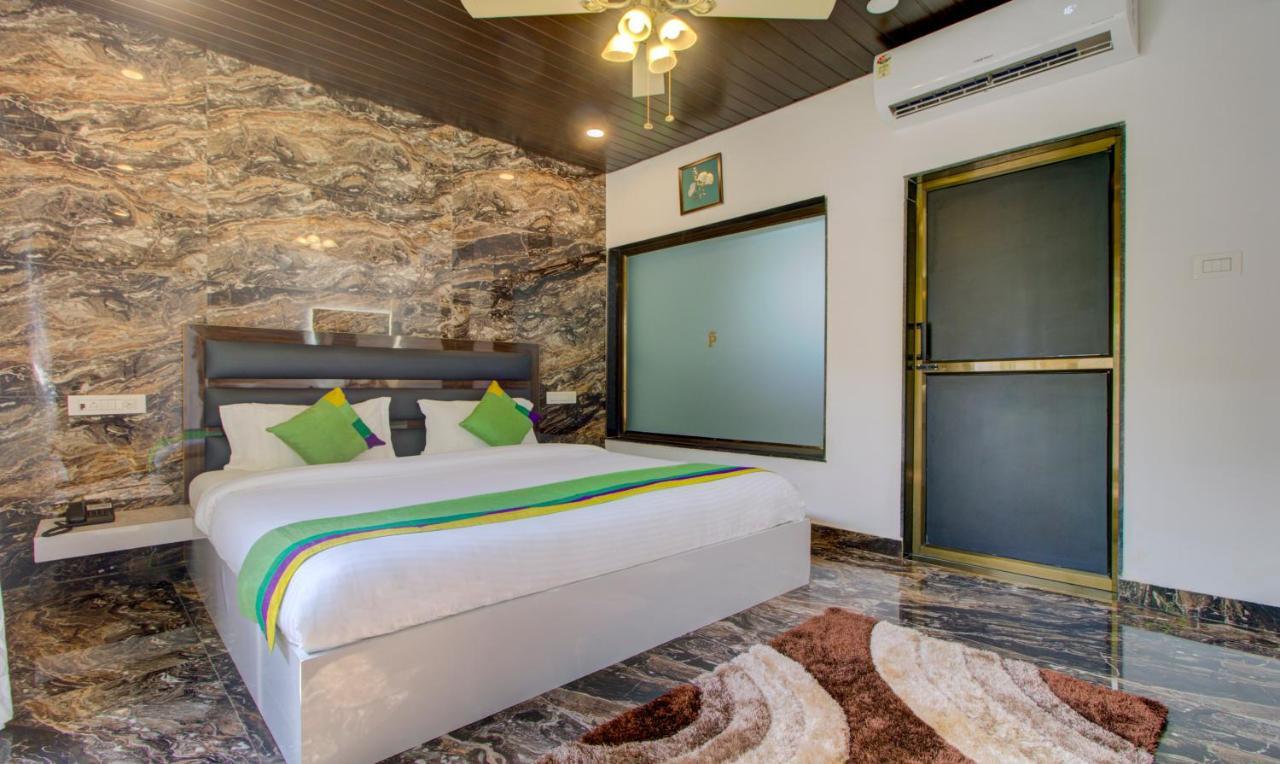 Treebo Code Red Hotel มอร์จิม ภายนอก รูปภาพ